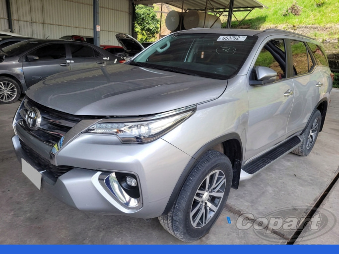 TOYOTA HILUX SW4 17/17 TOYOTA HILUX SW4 17/17